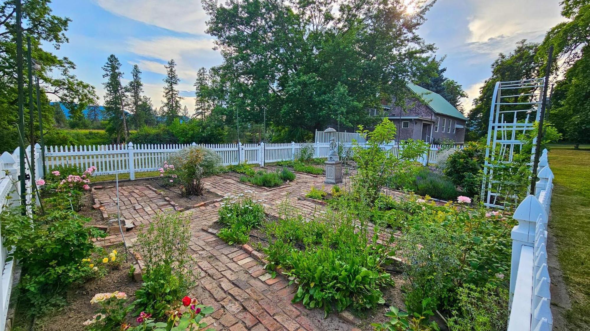 Gardenview Estate Bed And Breakfast Kettle Falls Kültér fotó